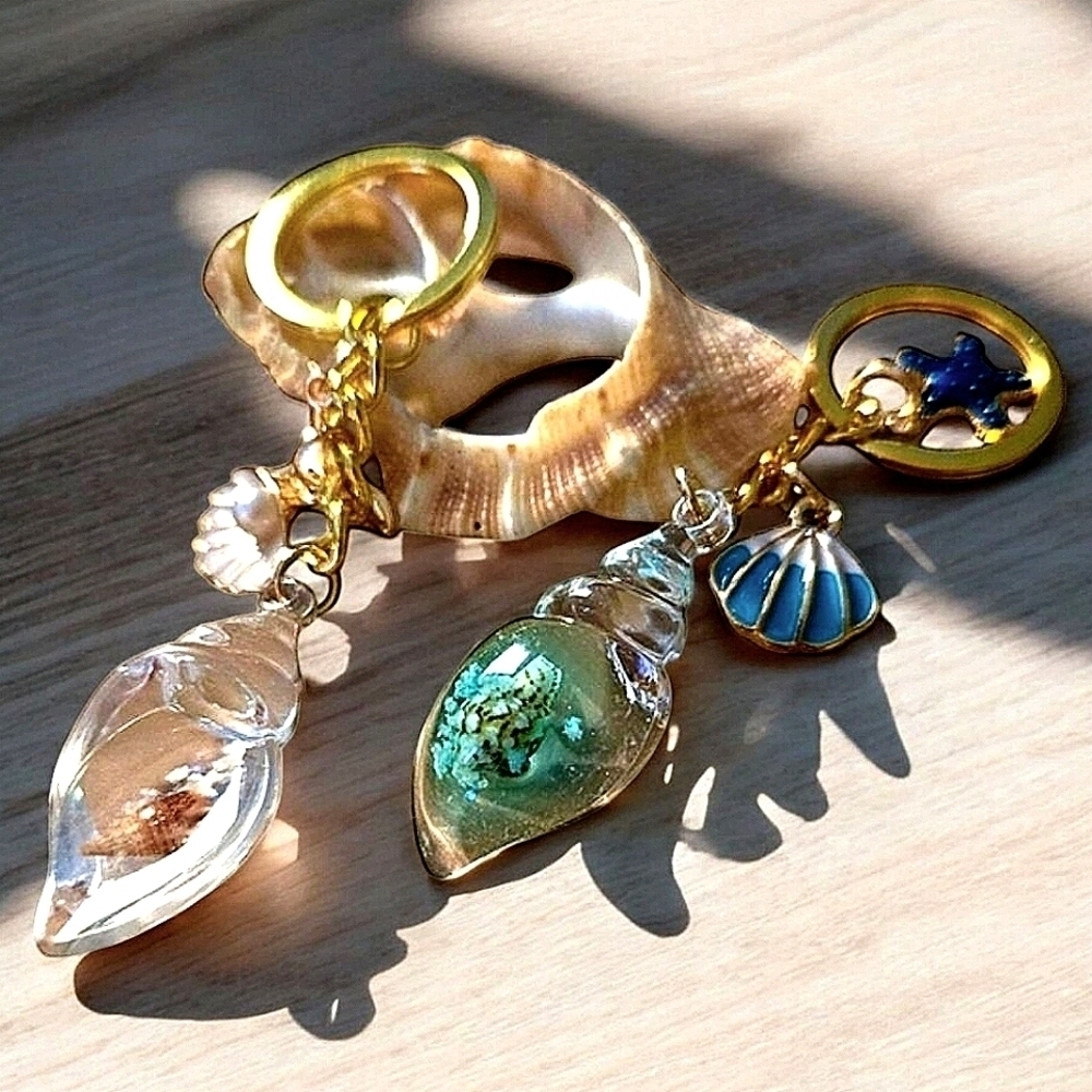 2 'Piece Of The Sea' Seashell Keychains NWT